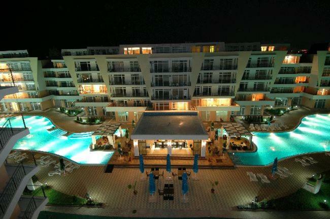 Apartament Grand Kamelia Lägenhet Slăntjev Brjag Exteriör bild