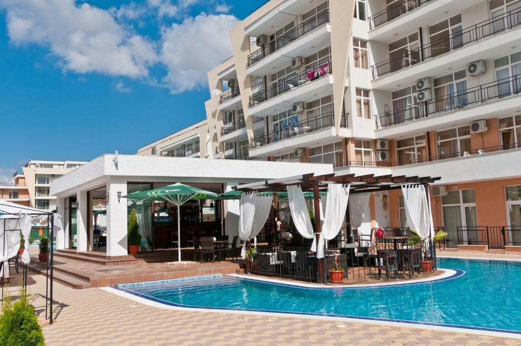 Apartament Grand Kamelia Lägenhet Slăntjev Brjag Exteriör bild